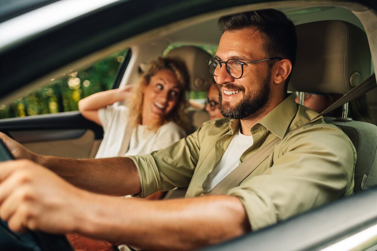 Seguir alguns hábitos evita dores nas costas durante a viagem (Imagem:  Zamrznuti tonovi | Shutterstock)