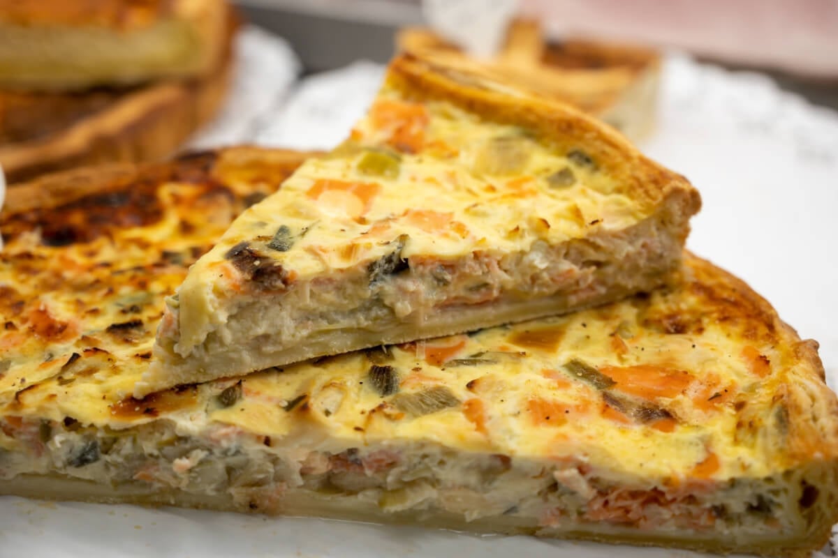 Quiche vegana de alho-poró e cenoura (Imagem: barmalini | Shutterstock)